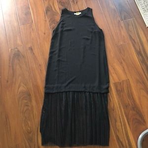 Black crepe Elizabeth and James shift dress sz sm